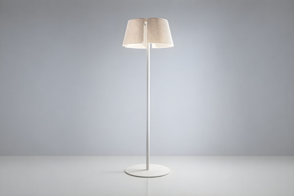 Olii Solar Outdoor Floor Lamp