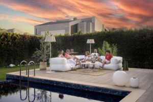 Olii Solar Outdoor Floor Lamp